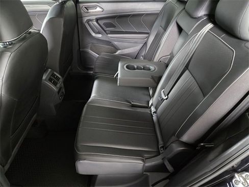 Used 2023 Volkswagen Tiguan SE R-Line image 15