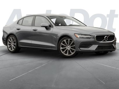 Used 2019 Volvo S60 T6 Momentum w/ Premium Package