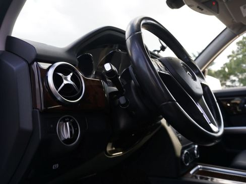 Used 2015 Mercedes-Benz GLK 350 2WD image 28