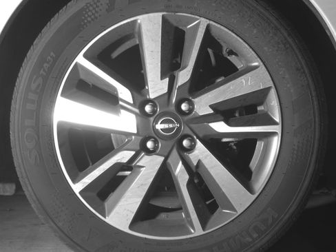 Used 2025 Nissan Versa SV FWD image 13