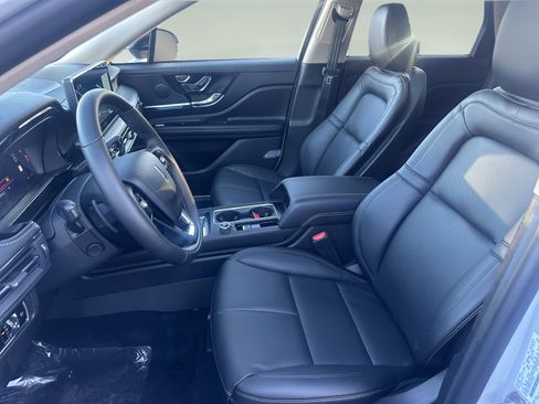 New 2026 Lincoln Corsair Premiere image 9