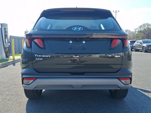Certified 2025 Hyundai Tucson SE image 6