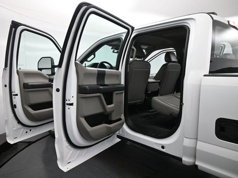 Certified 2022 Ford F250 XL w/ Power Equipment Group image 16