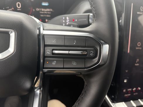 Used 2025 GMC Yukon Denali image 22