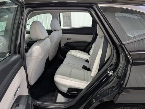 Used 2025 Hyundai Tucson SE image 9