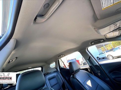 Used 2024 GMC Terrain SLT image 21