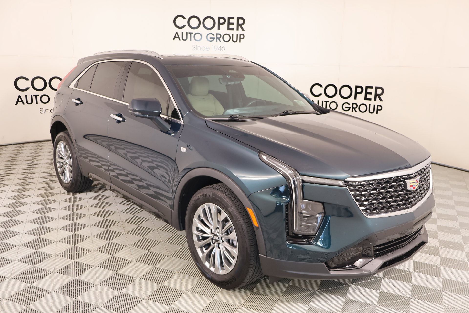 Used 2024 Cadillac XT4 Premium Luxury w/ Active Safety Package FWD image 1