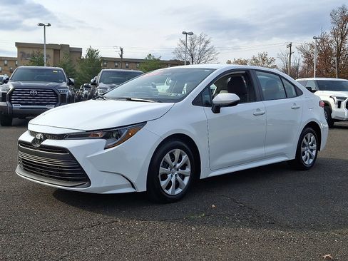 Certified 2025 Toyota Corolla LE image 3