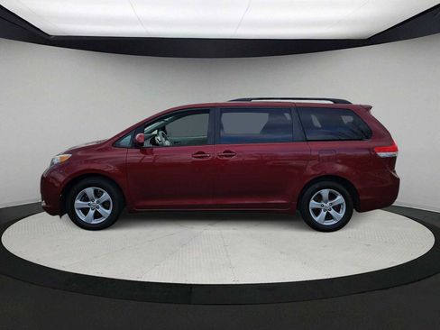 Used 2011 Toyota Sienna LE image 5