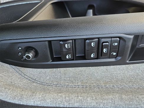 Used 2023 Jeep Compass Sport image 11