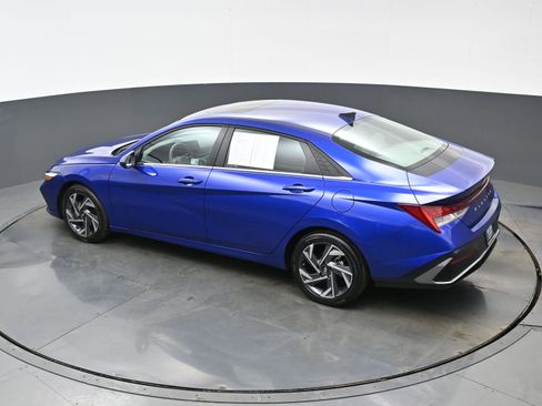 Certified 2025 Hyundai Elantra SEL image 35