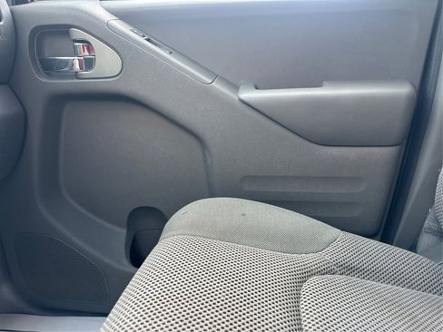 Used 2015 Nissan Frontier SV RWD image 29