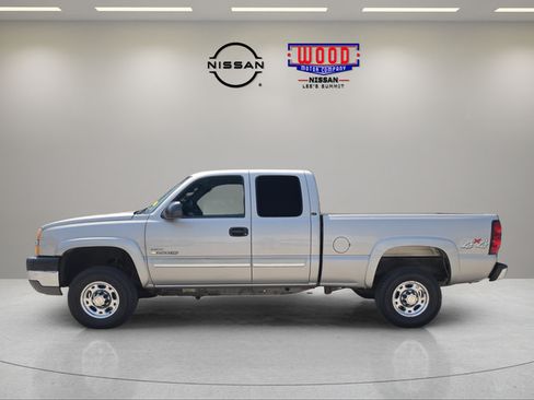 Used 2004 Chevrolet Silverado 2500 LT w/ Heavy-Duty Power Package AWD/4WD image 5