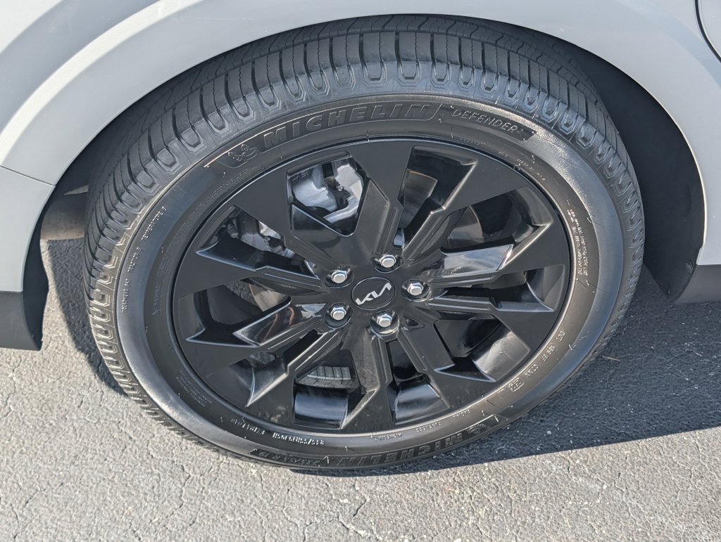 Used 2022 Kia Carnival SX FWD image 26