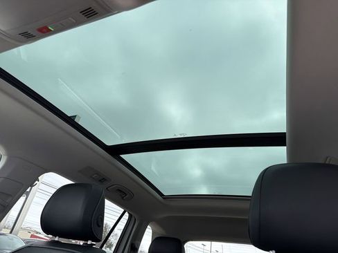 Used 2021 Volkswagen Tiguan SE image 23