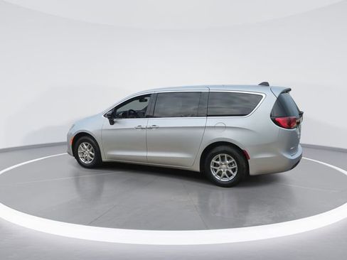 New 2026 Chrysler Voyager LX image 5