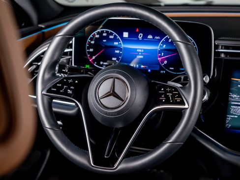 Used 2024 Mercedes-Benz E 450 4MATIC Sedan image 32