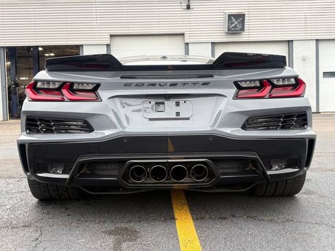 Used 2025 Chevrolet Corvette Z06 RWD image 8