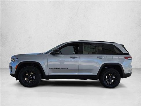 New 2025 Jeep Grand Cherokee Altitude image 5