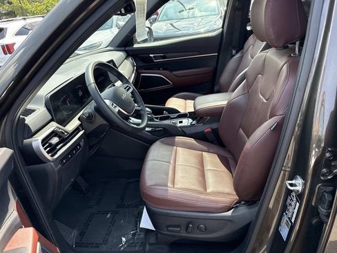 Used 2024 Kia Telluride EX w/ EX Captain's Chair Package AWD/4WD image 14