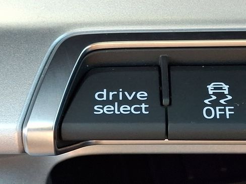 Certified 2025 Audi Q3 2.0T Premium Plus w/ Premium Plus Package image 26