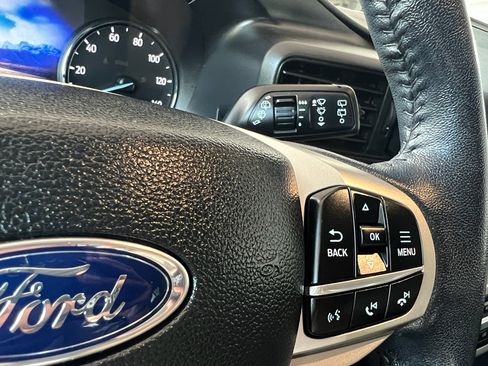 Used 2022 Ford Explorer XLT image 25