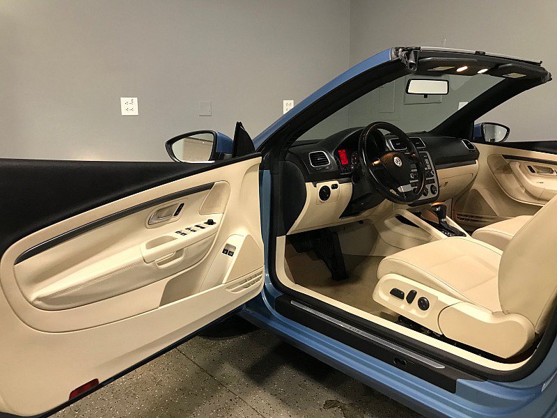 Used 2009 Volkswagen Eos Komfort FWD image 17