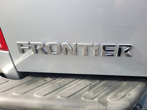 Used 2016 Nissan Frontier SV image 10