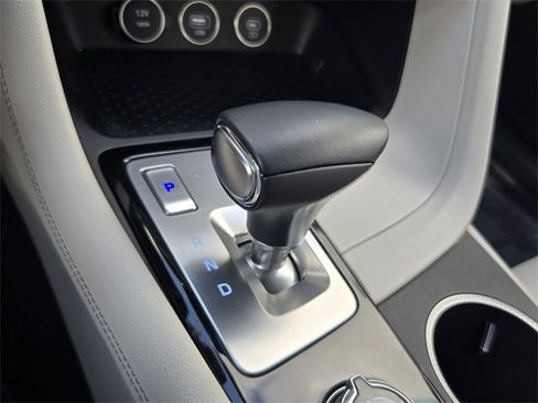 Used 2025 Genesis G70 2.5T image 22