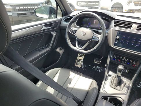 Used 2024 Volkswagen Tiguan SE R-Line FWD image 12