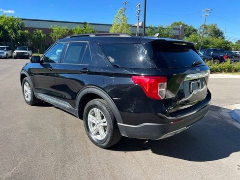Used 2023 Ford Explorer XLT w/ Equipment Group 202A AWD/4WD image 7