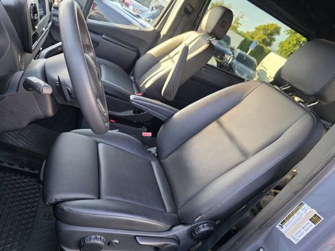 Used 2021 Mercedes-Benz Sprinter 2500 image 29