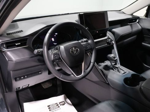 Used 2024 Toyota Venza LE image 15