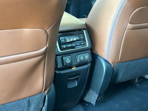 Used 2019 Subaru Ascent Touring w/ Popular Package #3 AWD/4WD image 15