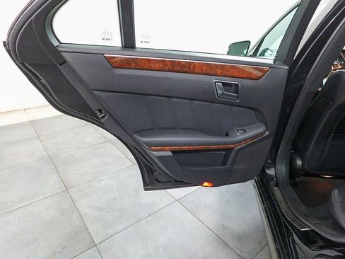 Used 2013 Mercedes-Benz E 350 4MATIC Sedan image 21