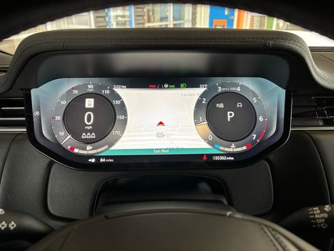 Used 2023 Land Rover Range Rover SE image 18