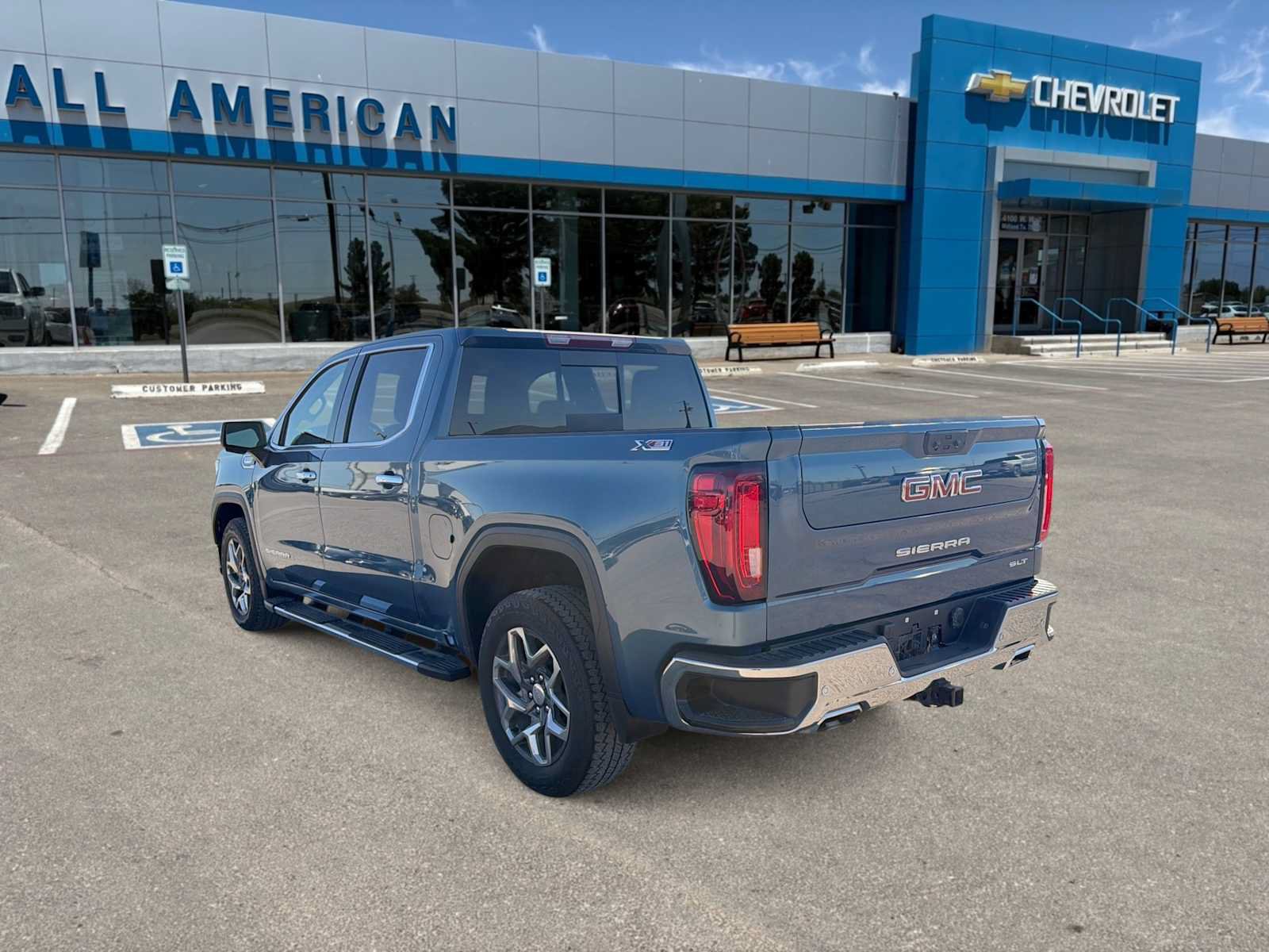 Used 2024 GMC Sierra 1500 SLT AWD/4WD image 6