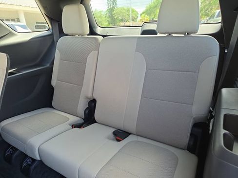Used 2023 Chevrolet Traverse LS FWD image 12