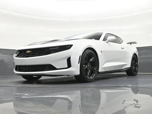 Used 2021 Chevrolet Camaro LT RWD image 24