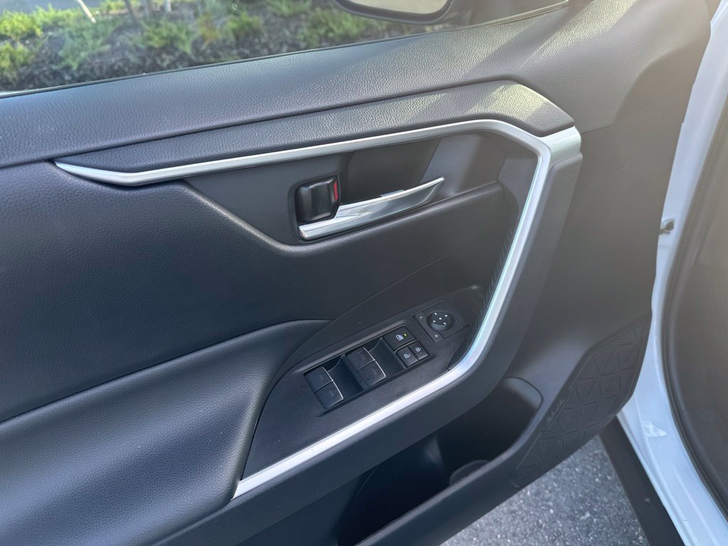 Used 2022 Toyota RAV4 XLE FWD image 14
