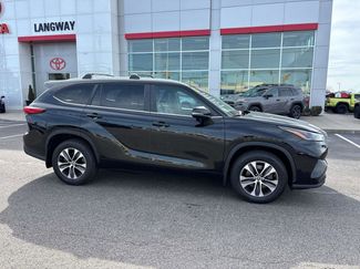 Used 2023 Toyota Highlander XLE video 2