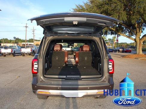 Used 2024 Ford Expedition Limited RWD image 22