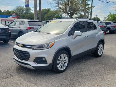Used 2018 Chevrolet Trax Premier FWD image 3