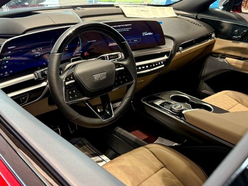 New 2026 Cadillac Lyriq Signature Sport w/ LPO, Bronce Accent Package AWD/4WD image 13