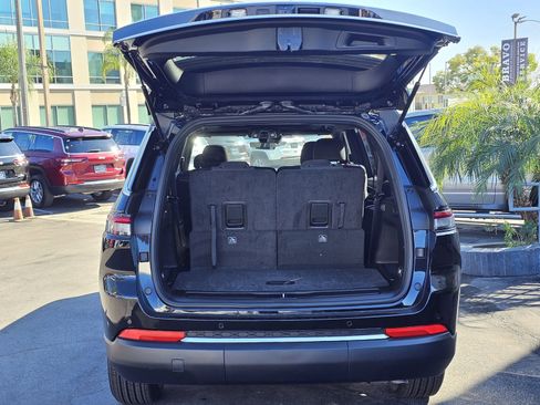 New 2025 Jeep Grand Cherokee L Laredo image 7
