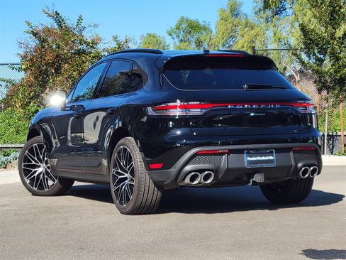 Used 2025 Porsche Macan Loaner image 3