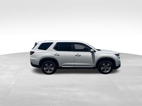 Used 2025 Honda Pilot EX-L image 10