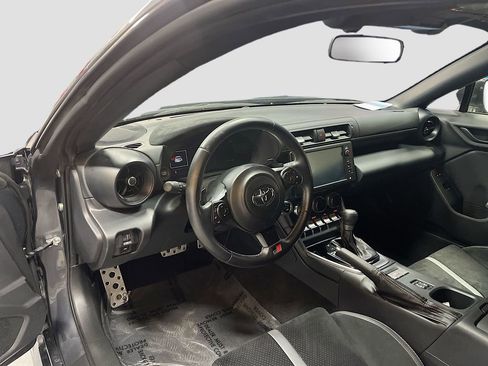 Used 2024 Toyota GR86 Premium RWD image 9