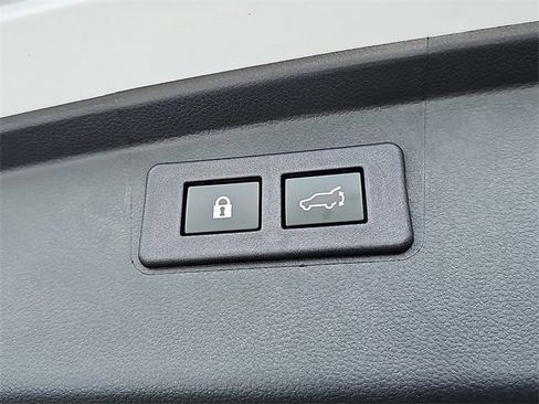 Certified 2025 Subaru Outback Premium image 32