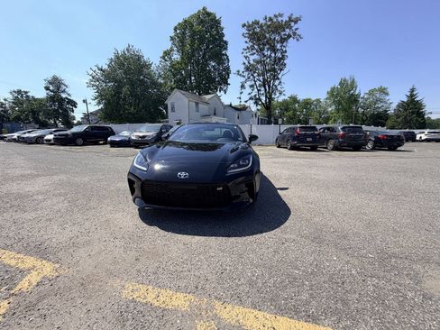 Used 2025 Toyota GR86 RWD image 3